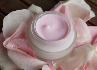 Jak zrobić serum na porost rzęs?